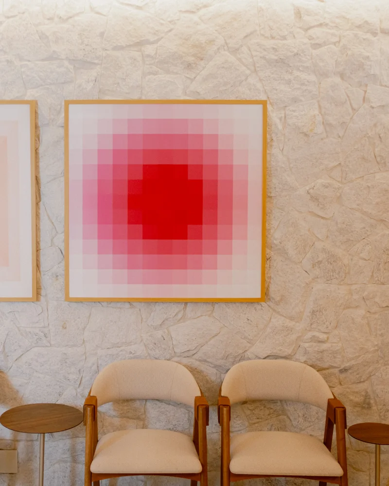 Recepção da Clínica Laura Proença em Alto de Pinheiros, com a identidade visual da marca